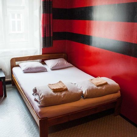 Smocza Jama Hostelクラクフ エクステリア 写真