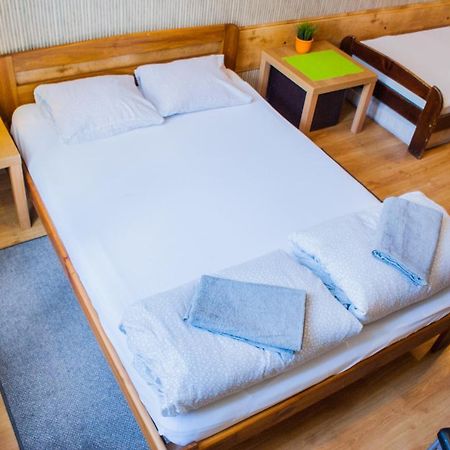 Smocza Jama Hostelクラクフ エクステリア 写真