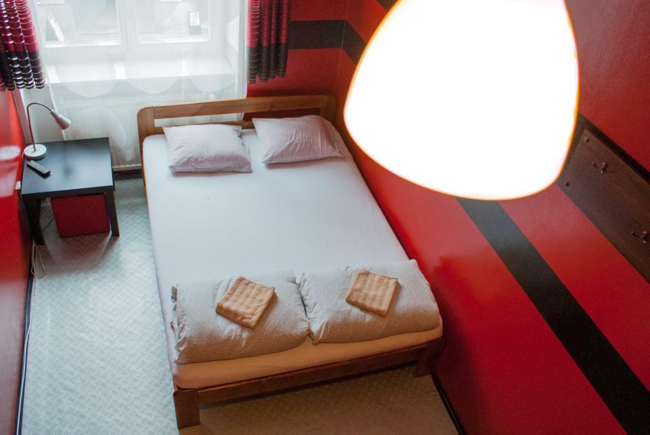 Smocza Jama Hostelクラクフ エクステリア 写真