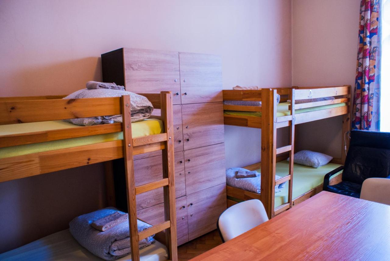 Smocza Jama Hostelクラクフ エクステリア 写真