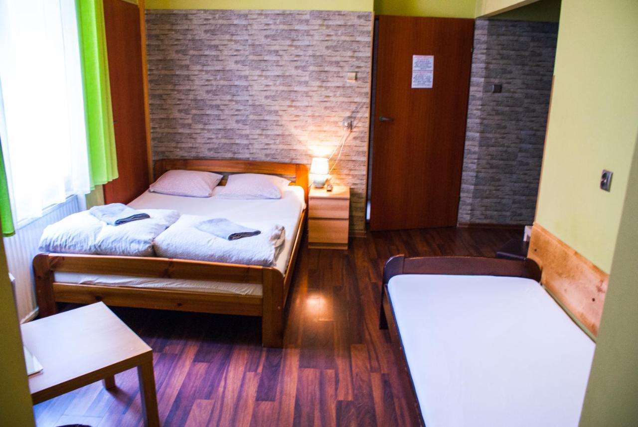 Smocza Jama Hostelクラクフ エクステリア 写真