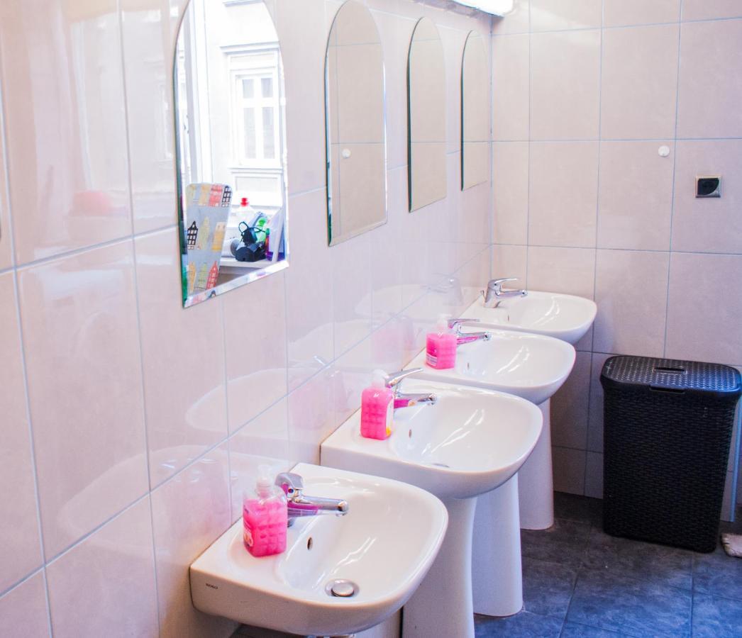Smocza Jama Hostelクラクフ エクステリア 写真