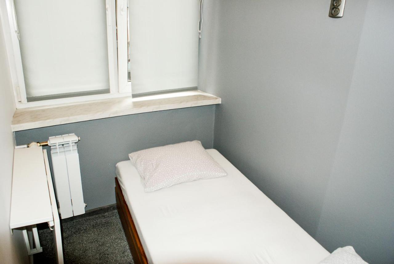 Smocza Jama Hostelクラクフ エクステリア 写真